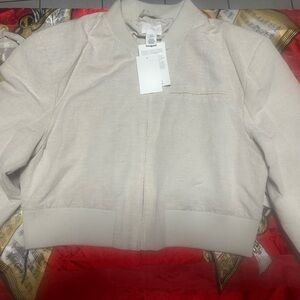 H&M Women's Cropped Zip Up Bomber Jacket.
Size:M